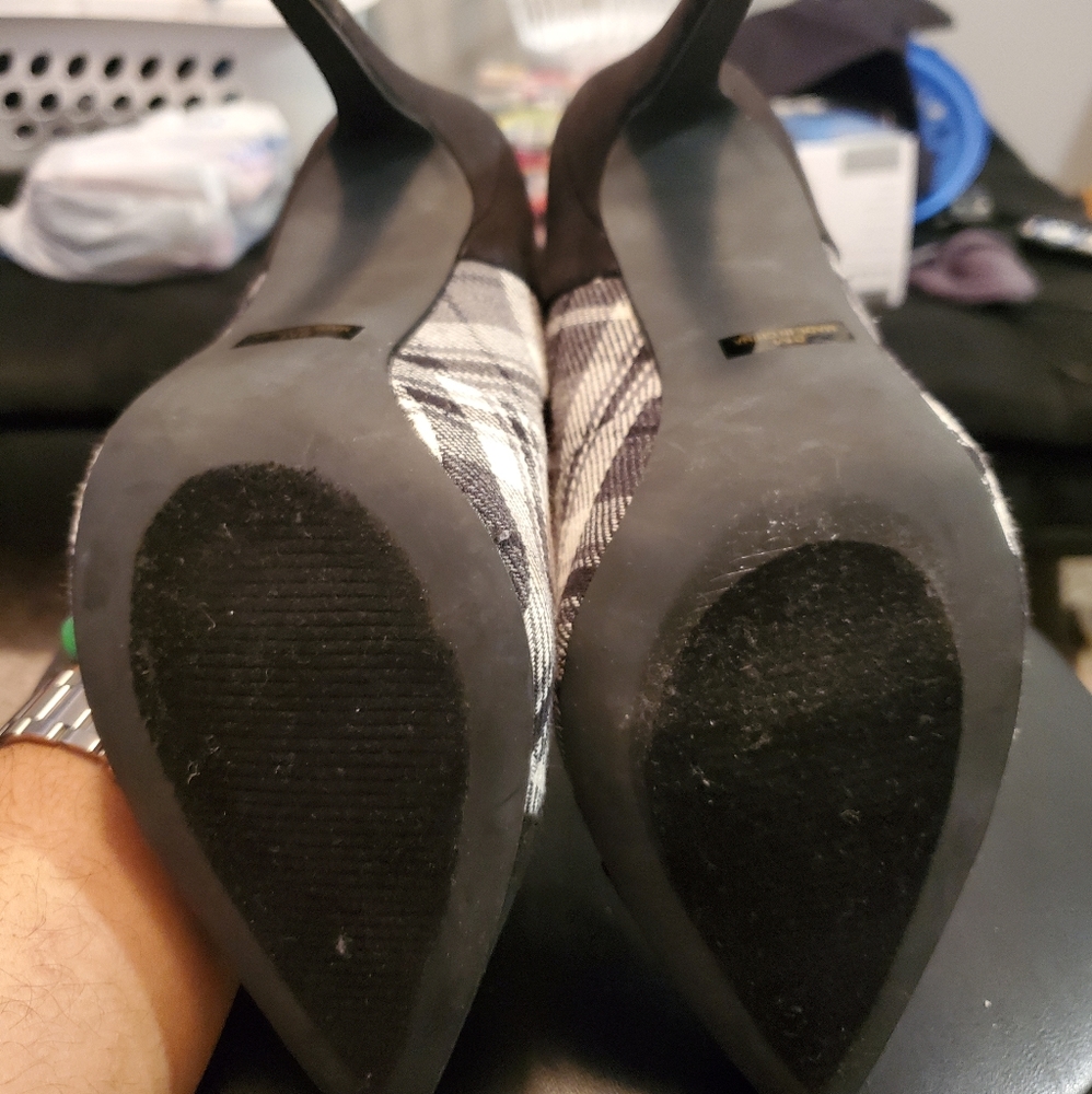 Heels - Picture 3 of 3